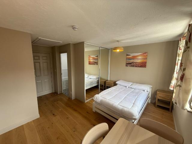 Studio for rent in Bowes Park, Greater London