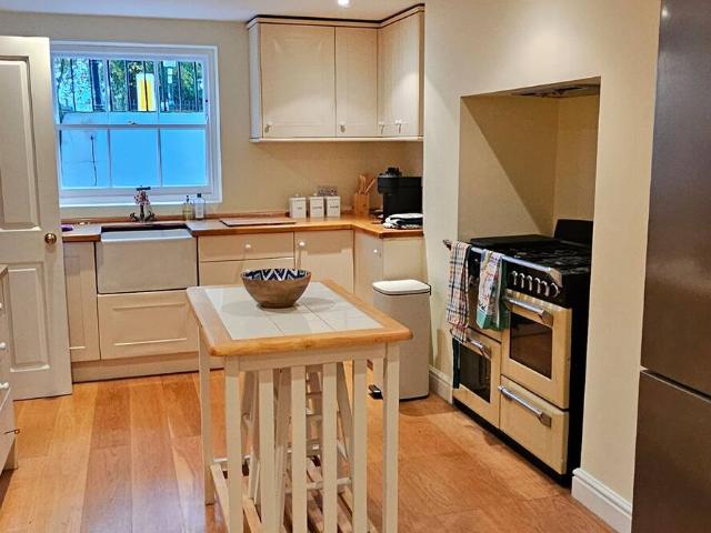 House for rent in Angel, Greater London