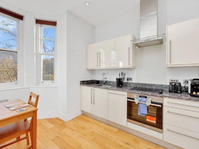 Apartment for rent in Canonbury, Greater London