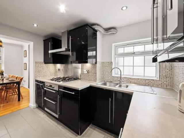 House for rent in London Borough of Barnet, Greater London