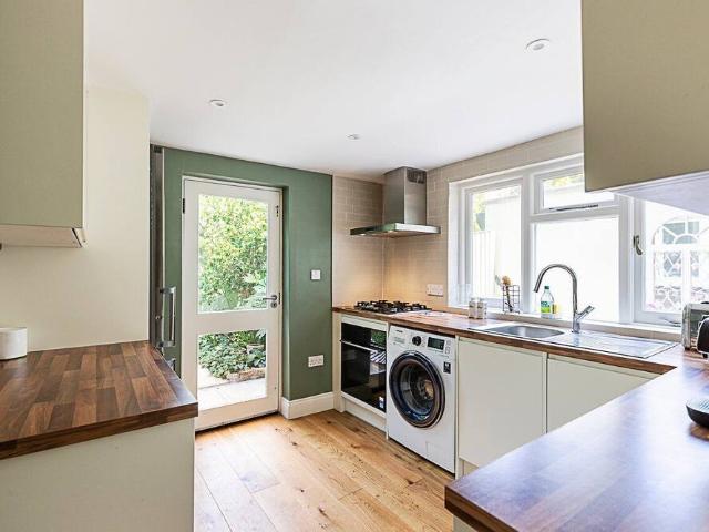 Apartment for rent in Brownswood Park, Greater London