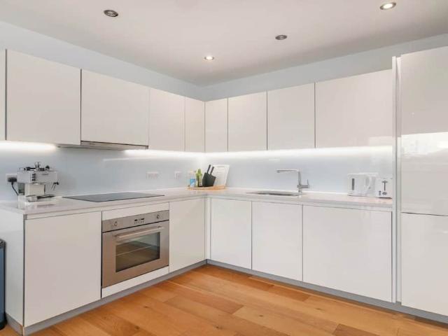 Apartment for rent in Brownswood Park, Greater London