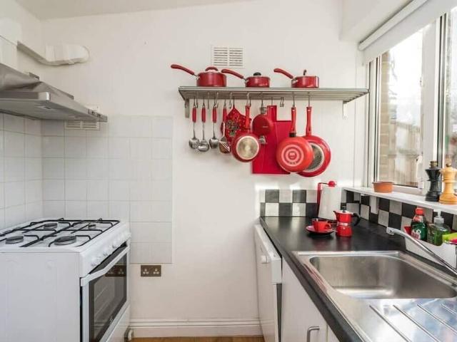 Apartment for rent in Hyde Village, Greater London