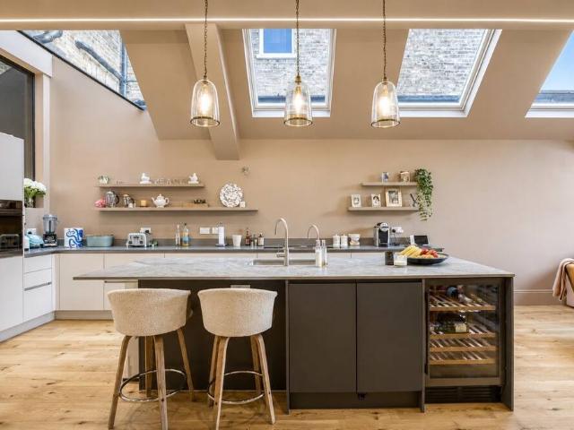 House for rent in Brondesbury Park, Greater London