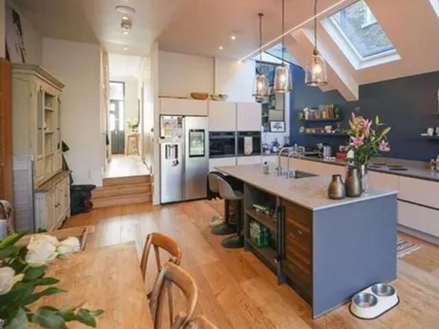 House for rent in Brondesbury, Greater London