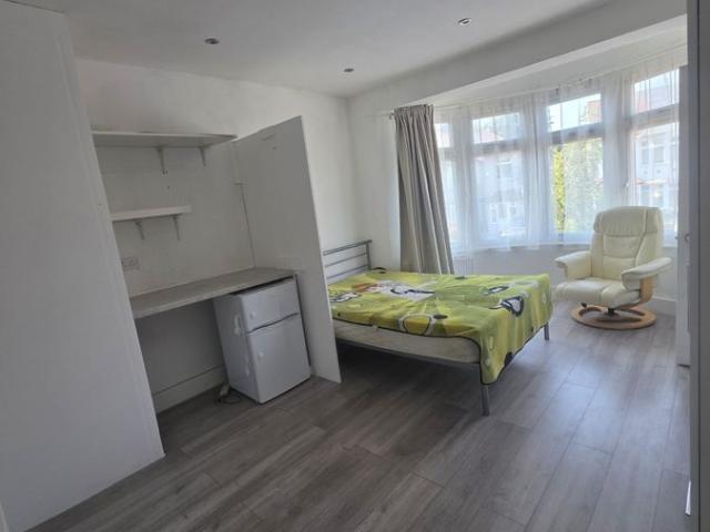 Room for rent in Dollis Hill, Greater London