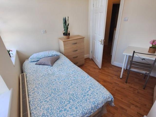 Room for rent in Dollis Hill, Greater London