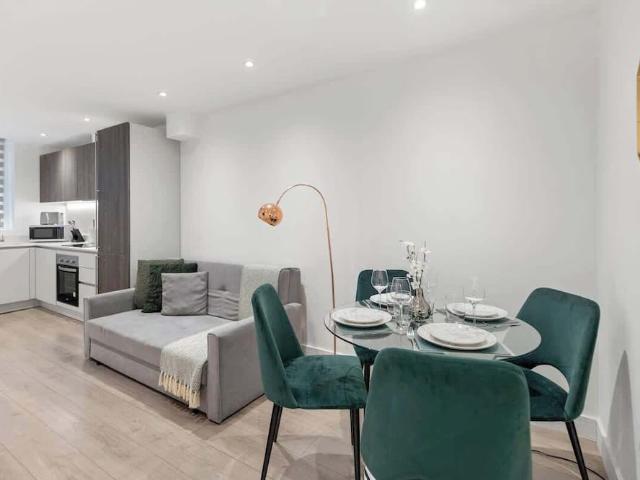 House for rent in London Borough of Barnet, Greater London