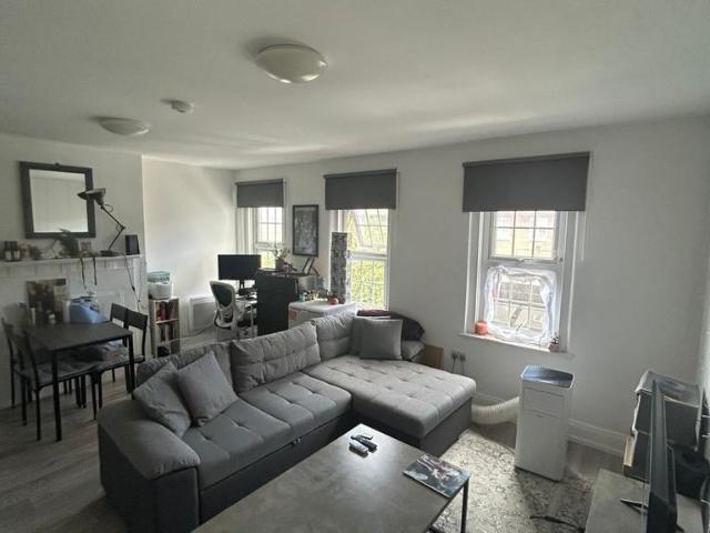 Apartment for rent in Golders Green, Isle Of Man