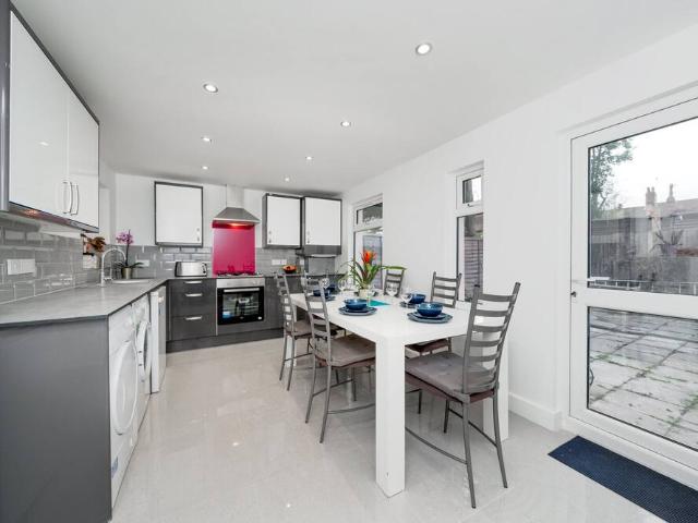 House for rent in Childs Hill, Greater London