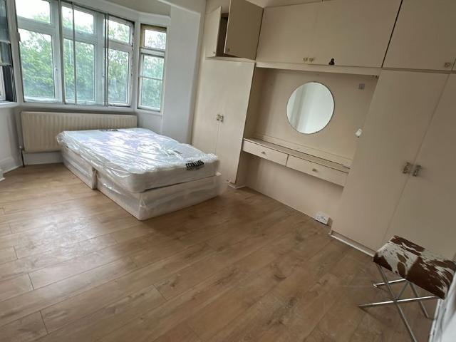 Room for rent in Dollis Hill, Greater London