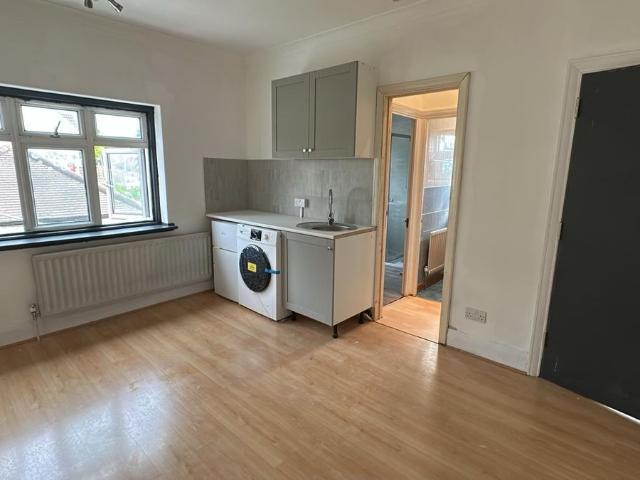 Studio for rent in Dollis Hill, Greater London