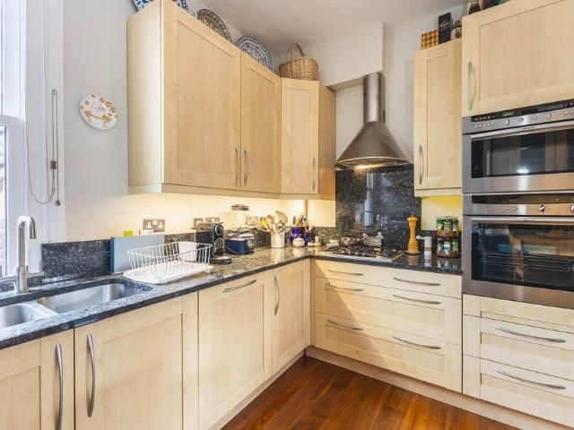 Apartment for rent in Maitland Park, Greater London