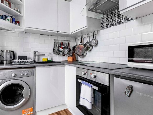 Apartment for rent in Maitland Park, Greater London