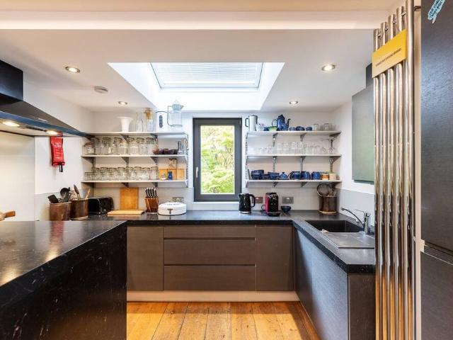 Apartment for rent in Swiss Cottage, Greater London