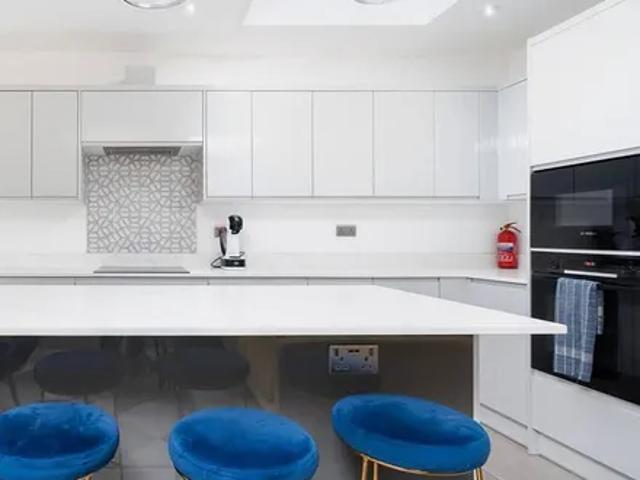 House for rent in Hendon Central, Greater London