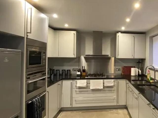 House for rent in Hendon Central, Greater London