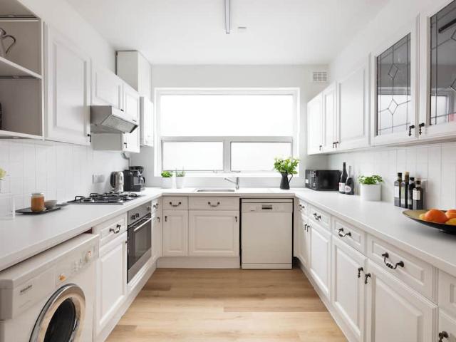 Apartment for rent in Brondesbury Park, Greater London