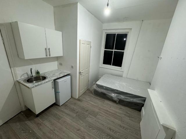 Studio for rent in West Hampstead, Greater London