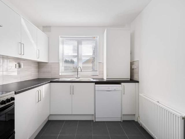 Apartment for rent in The Hale, Greater London