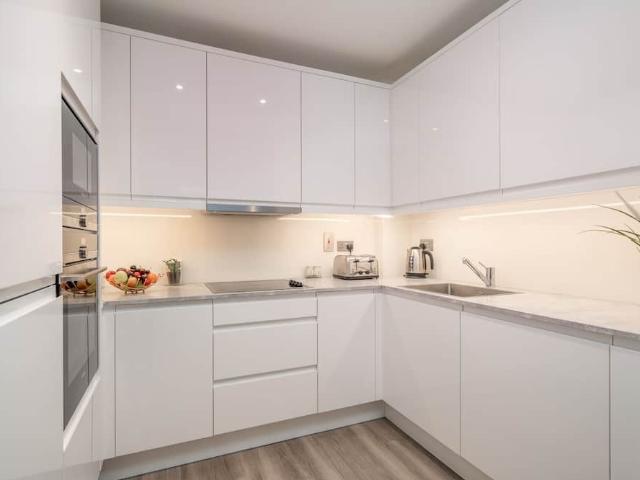 Apartment for rent in Colindale Gardens, Greater London