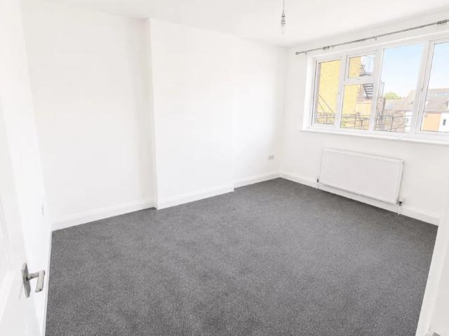 Apartment for rent in Worcester Park, Greater London