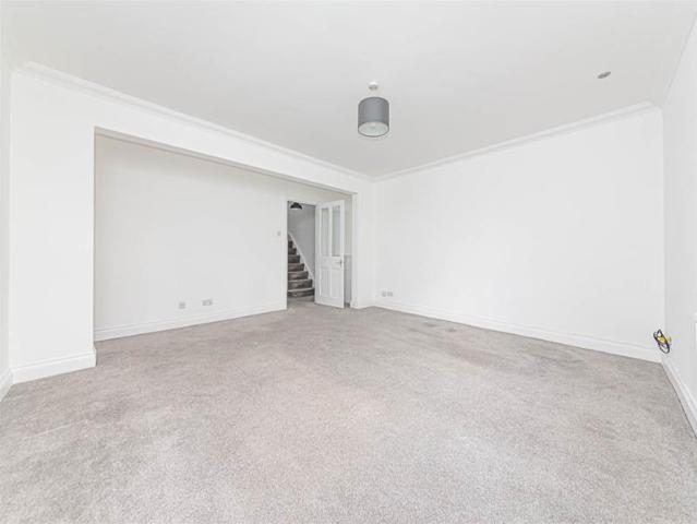 Apartment for rent in Sunninghill and Ascot, Ascot
