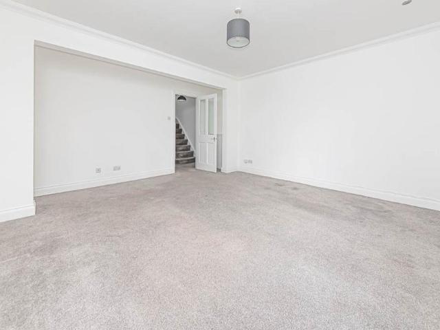 Apartment for rent in Sunninghill and Ascot, Ascot