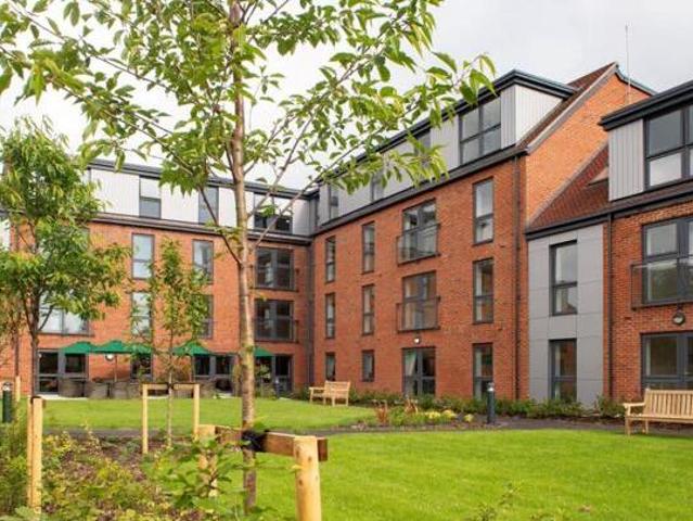 House for rent in Heol-las, Surrey