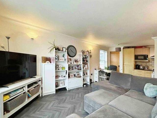 House for sale in Heol-las, Surrey