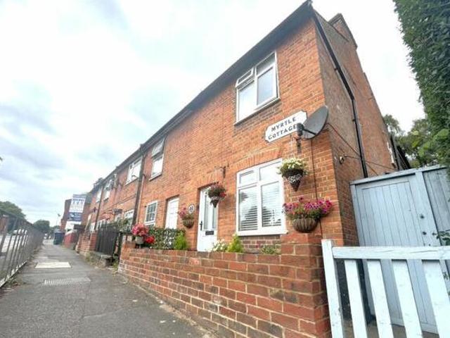 House for sale in Heol-las, Surrey