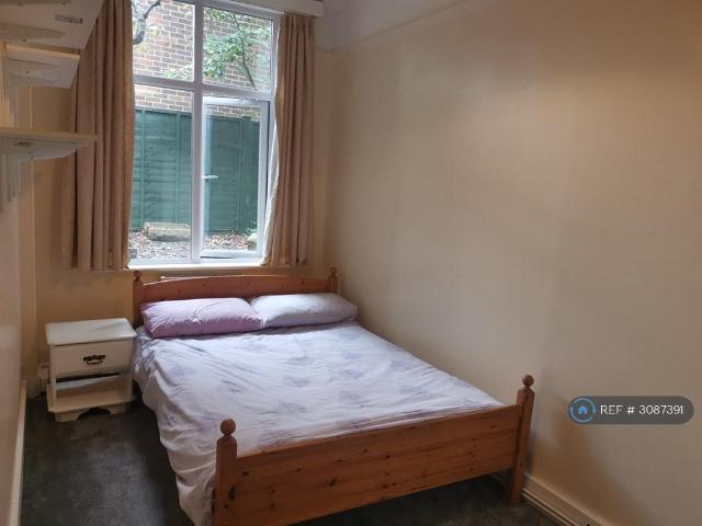 House for rent in Bagshot, Surrey Heath