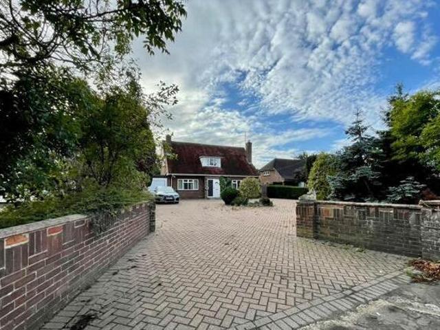 House for sale in Chipping Hill, Essex