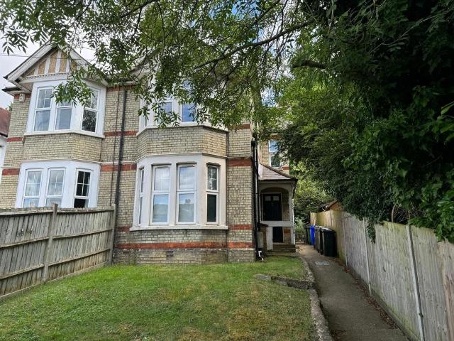 Apartment for rent in Totteridge, Cressex