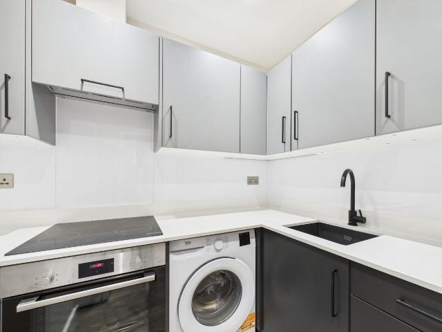 Apartment for rent in Perryfields, West Sussex