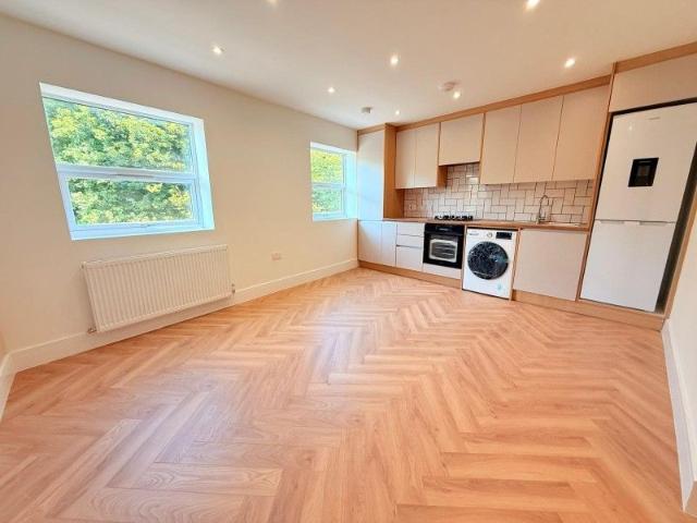 Apartment for rent in Heol-las, Surrey