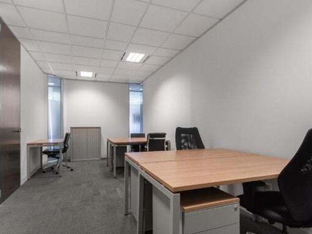 House for rent in Heol-las, Surrey