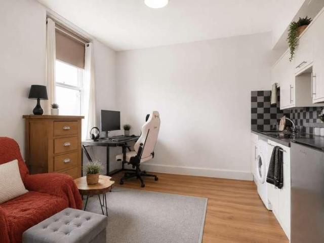 Studio for rent in St. Dunstan's, The Bridge