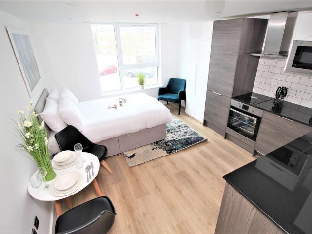 Studio for rent in Manor Royal, Crawley
