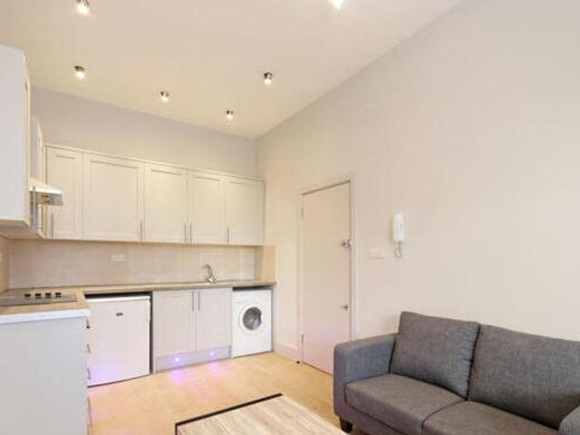 House for rent in Surrey