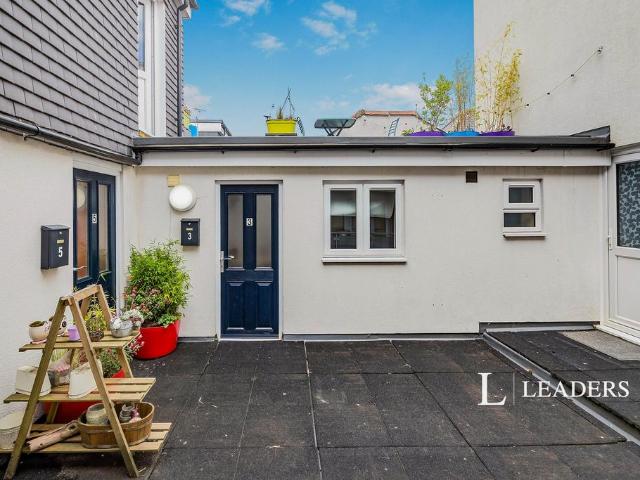 Apartment for rent in Perryfields, West Sussex