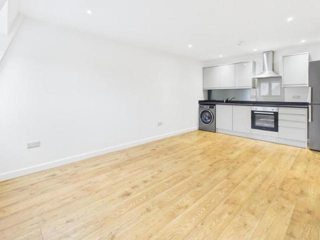 Apartment for rent in Blackwell, Mid Sussex