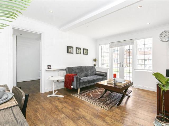 House for rent in Row Town, Surrey