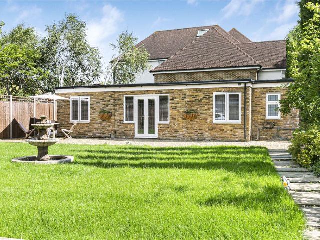 House for rent in Row Town, Surrey