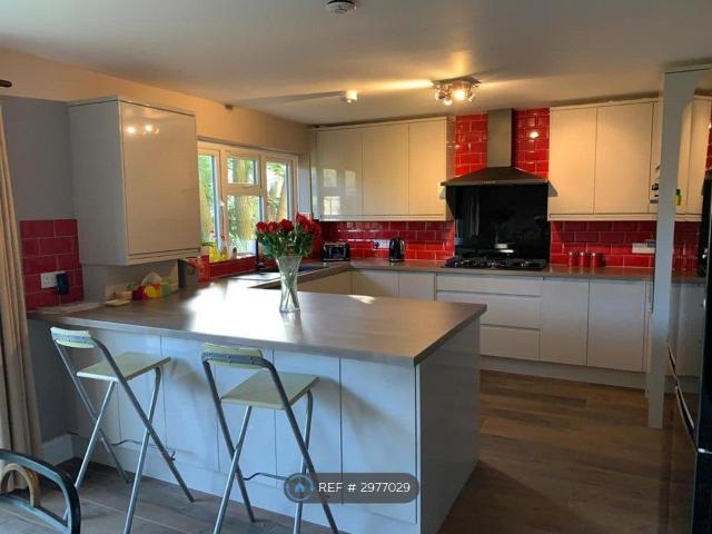 Room for rent in Lower Halliford, Surrey