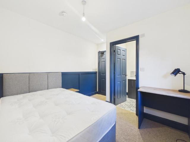 House for rent in Wotton, Gloucester