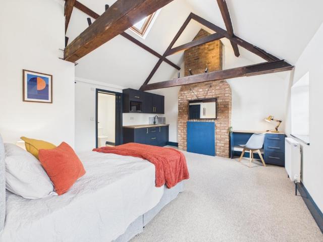 House for rent in Wotton, Gloucester