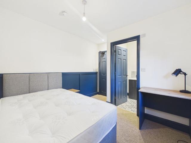 Room for rent in Wotton, Gloucester
