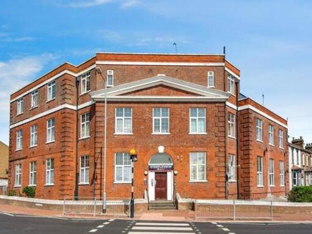 House for sale in Badgers Dene, Grays