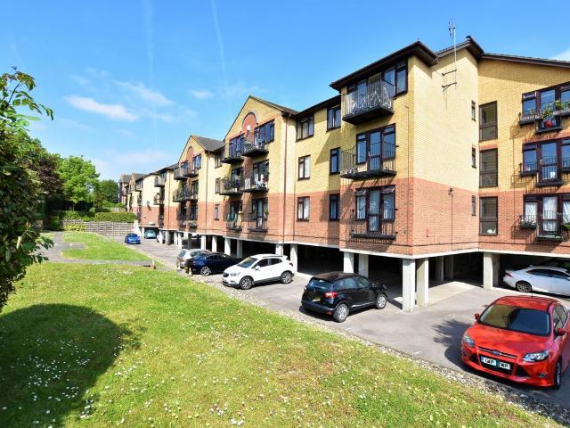 Apartment for rent in Swanscombe and Greenhithe, Monks Orchard